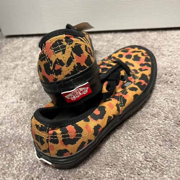 VANS / Leopard Print Sneakers / Size 6 - Picture 4 of 5